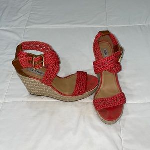 Steve Madden• Cranberry Wedges